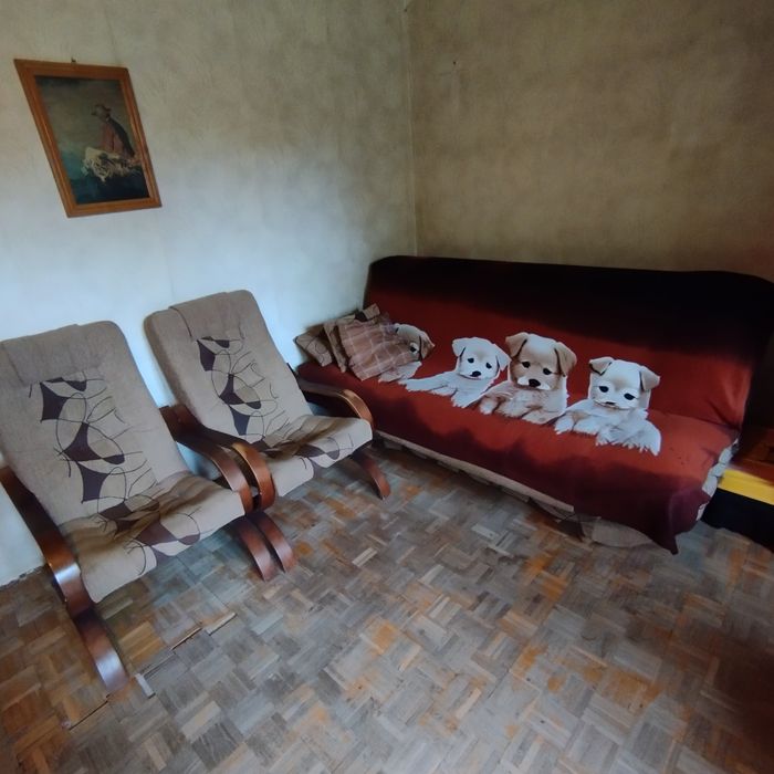 Wersalka z dwoma fotelami.