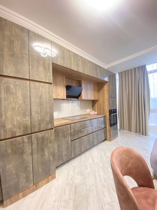 НАЙКРАЩА КВАРТИРА біля парку  в клубному будинку з котлом.