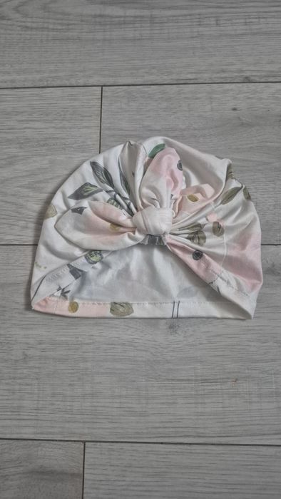 Nowa czapka, turban, dziewczynka, motyw kwiatowy, r 1 - 2 lata