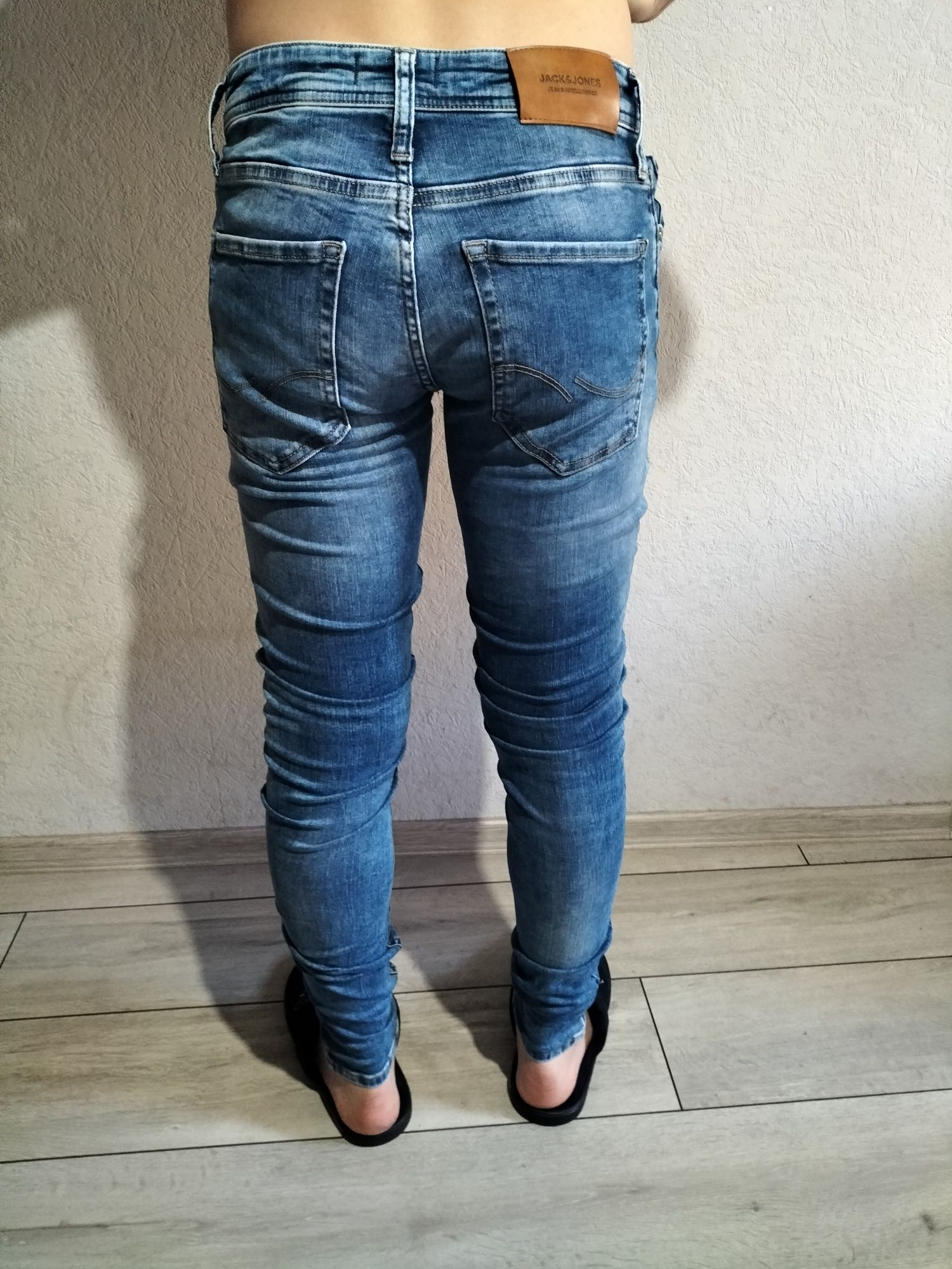 Продам джинсы для подростка на рост 160-170 см