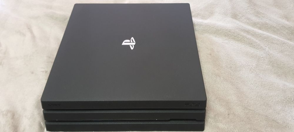 Продам PS4 PRO 1тб.третьої ( під прошивку)