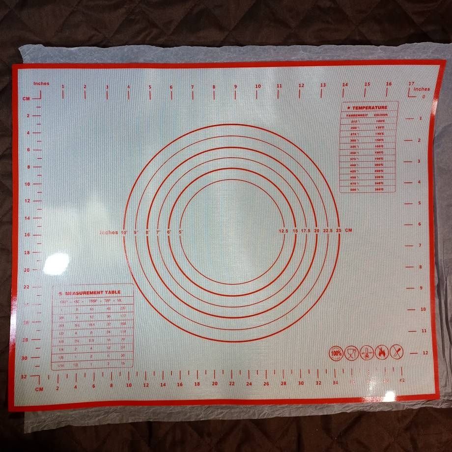 Silikonowa mata do kuchni, stolnica, do wyrabiania ciasta - 50x40 cm