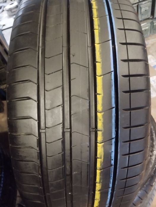 Одна літня шина Pirelli 275/40/20