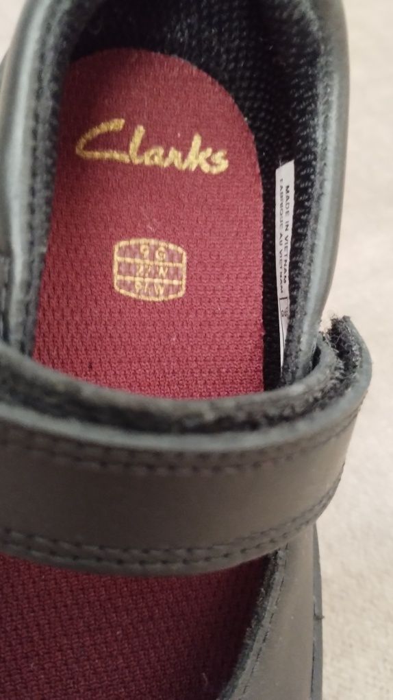 Туфлі Clarks для дівчинки