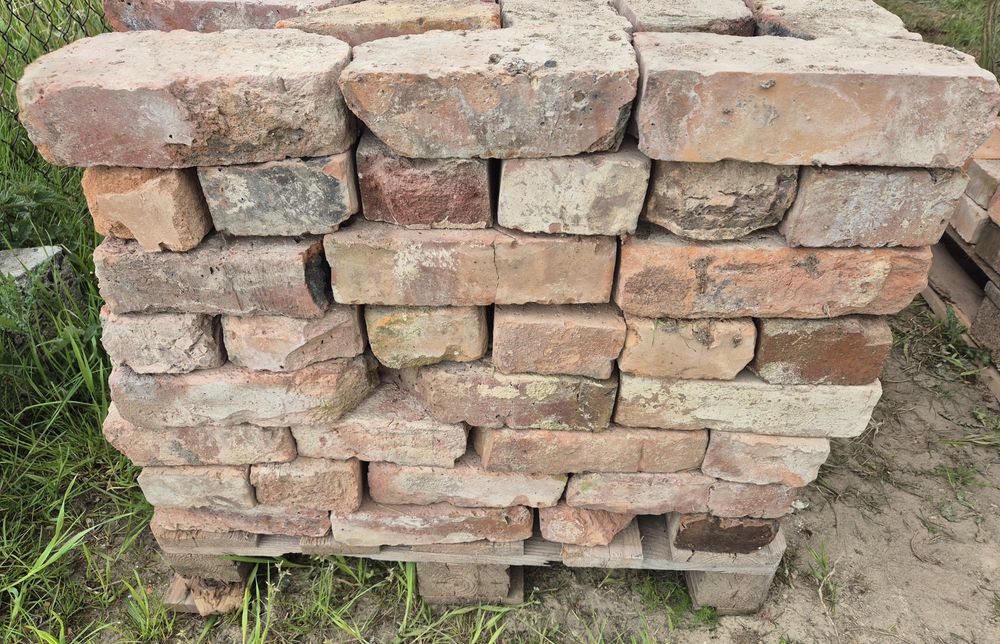 Cegła rozbiórkowa - stara cegła uszkodzona