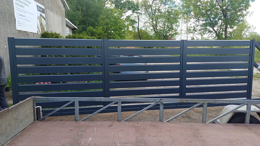 Brama przesuwna palisadowa 4x1,42  profil aluminiowy 100 x 25 komplet