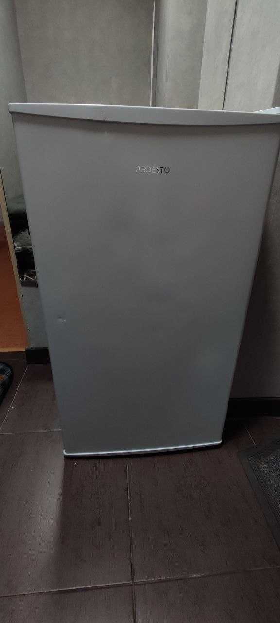Холодильник Ardesto DFM-90W (Пробитий) на запчастини