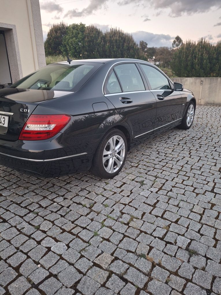 Mercedes-Benz C 220 CDi Avantgarde BlueEfficiency Aut. Nacional