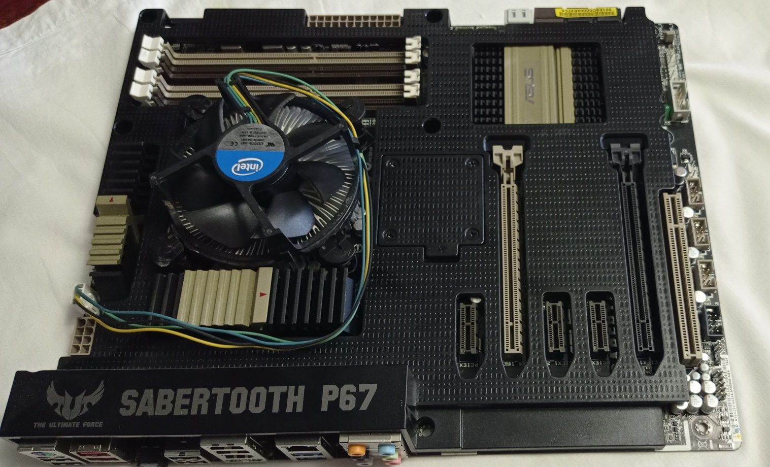 Материнская плата Asus sabertooth P67