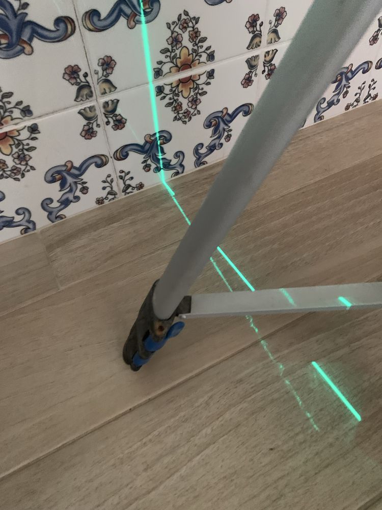 Laser auto-nivelante com tripé