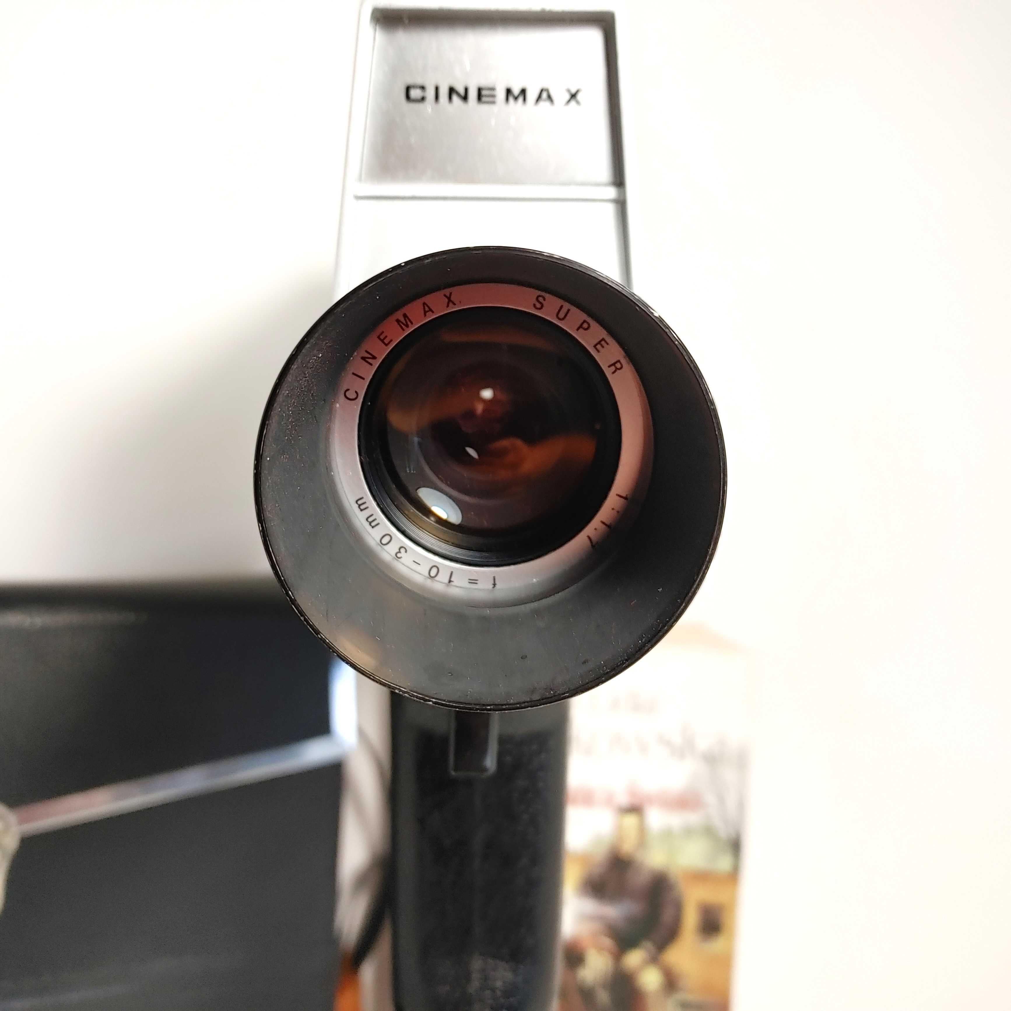 Japońska kamera filmowa Super 8 z 1967 roku CINEMAX C-301 wraz z torbą