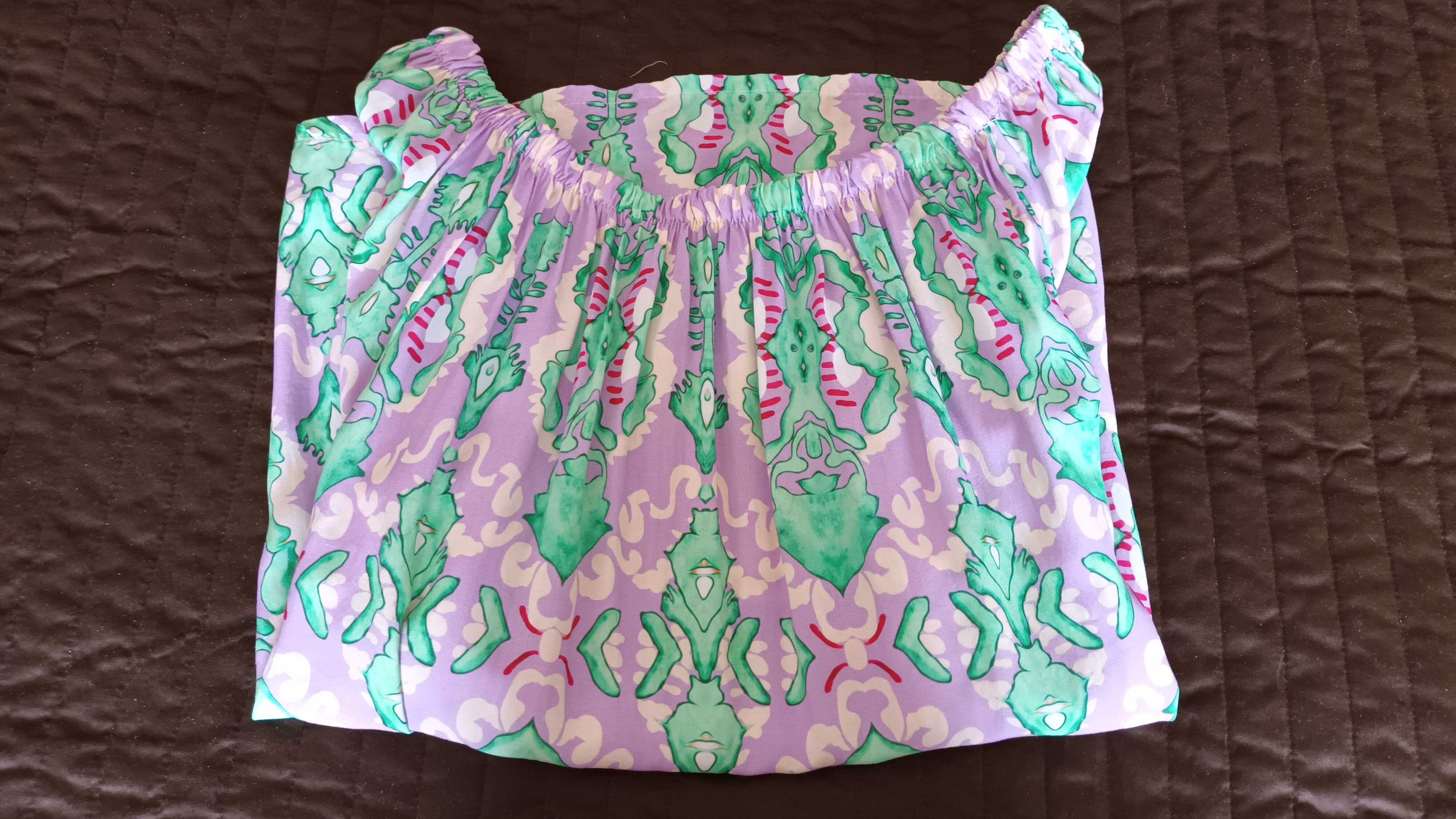 Blusa em lilás e verde da karamel
