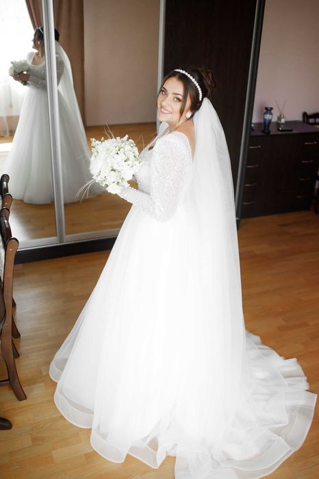 Продаж весільної сукні