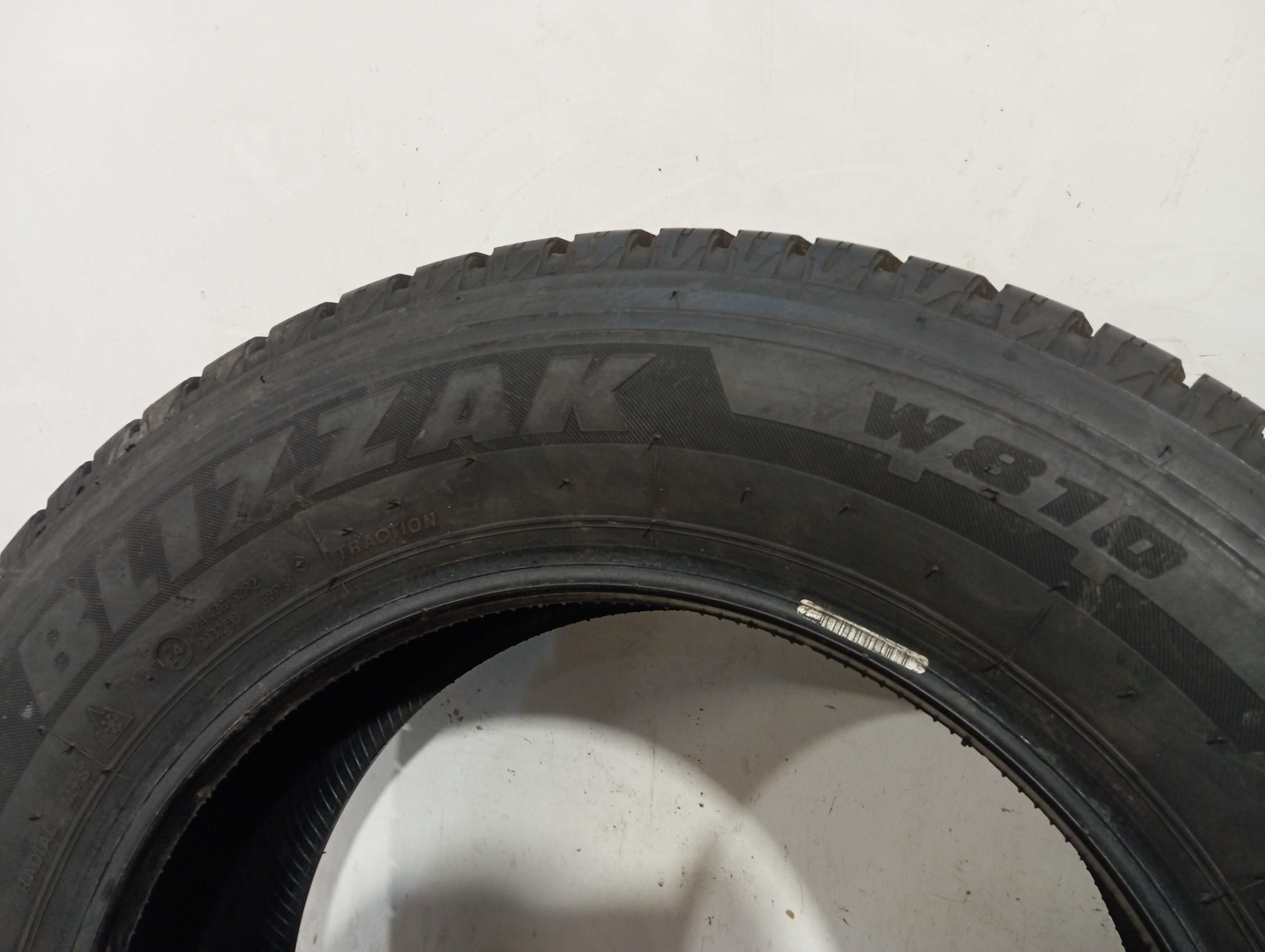 1x 215/65 R16C 109/107T Bridgestone Blizzak W810. 2021r 9,3mm