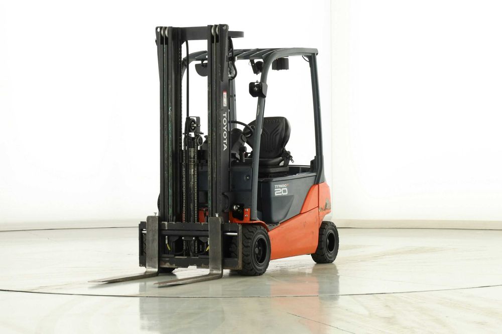 Навантажувач вилковий електричний TOYOTA 2 т погрузчик