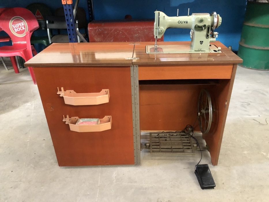 Maquina de Costura Oliva