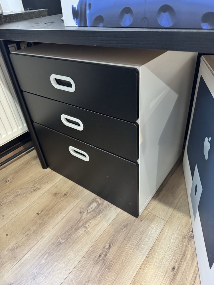 Szafki i regaly  IKEA sprzedam w dobrej cenie.