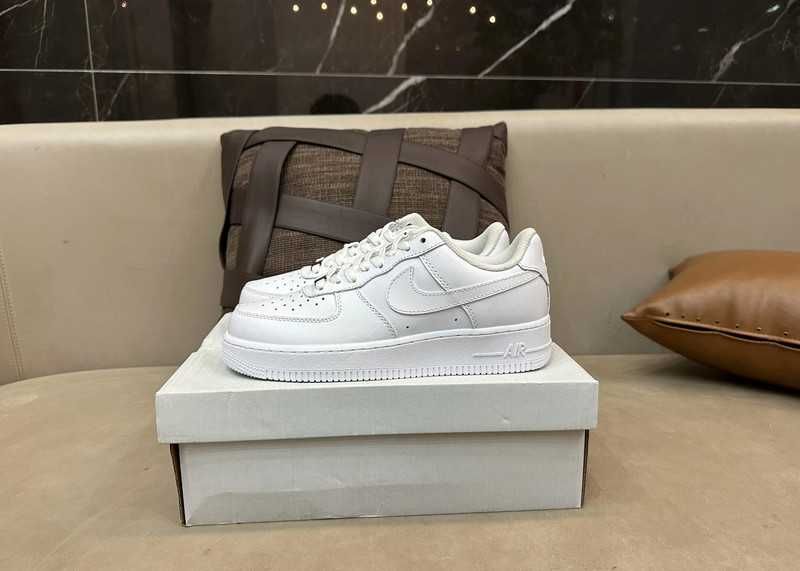 Nike Air Force 1 Low '07 White EU 38