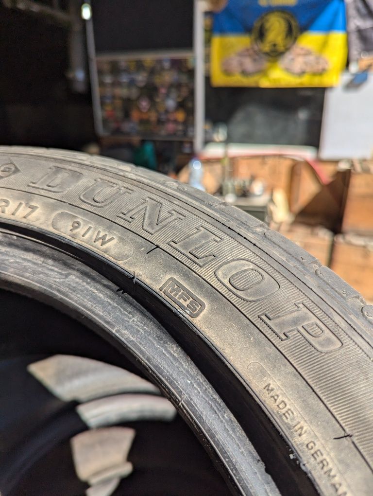 225/45R17 Dunlop