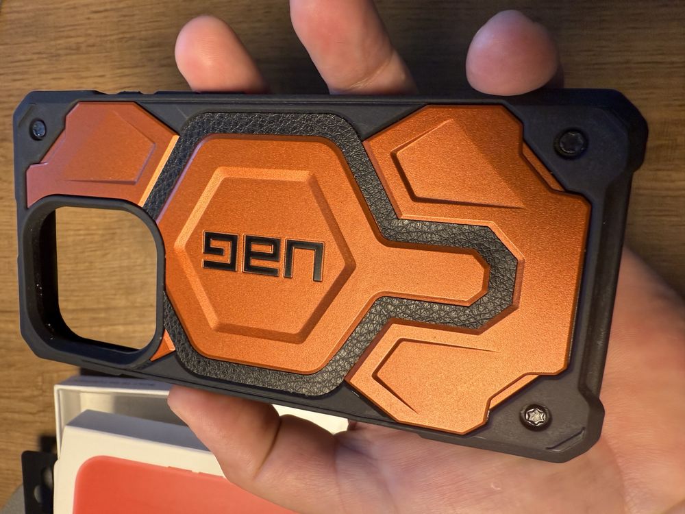 Etui Uag Monarch do iphone 15pro unikat pomaracz