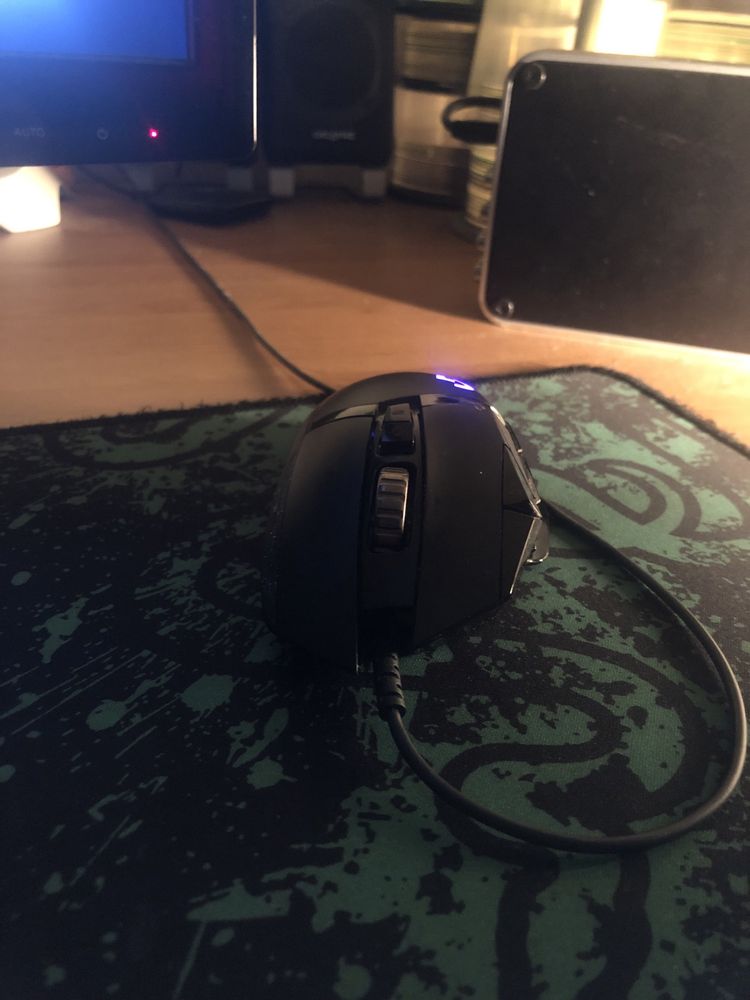 - Logitech G502 -