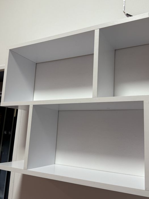 Поличка для книг