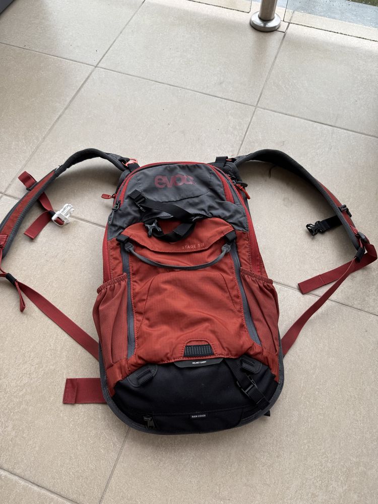 Evoc Plecak Rowerowy Stage 12L Carbon Grey Chilli Red