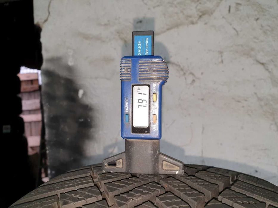 Opona pojedynka zimowe 225/55R17 7,9mm Hankook Winter I'cept RS3 2024r