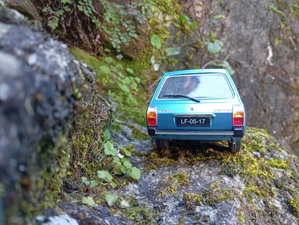 1/18 miniatura Peugeot 504 GR
