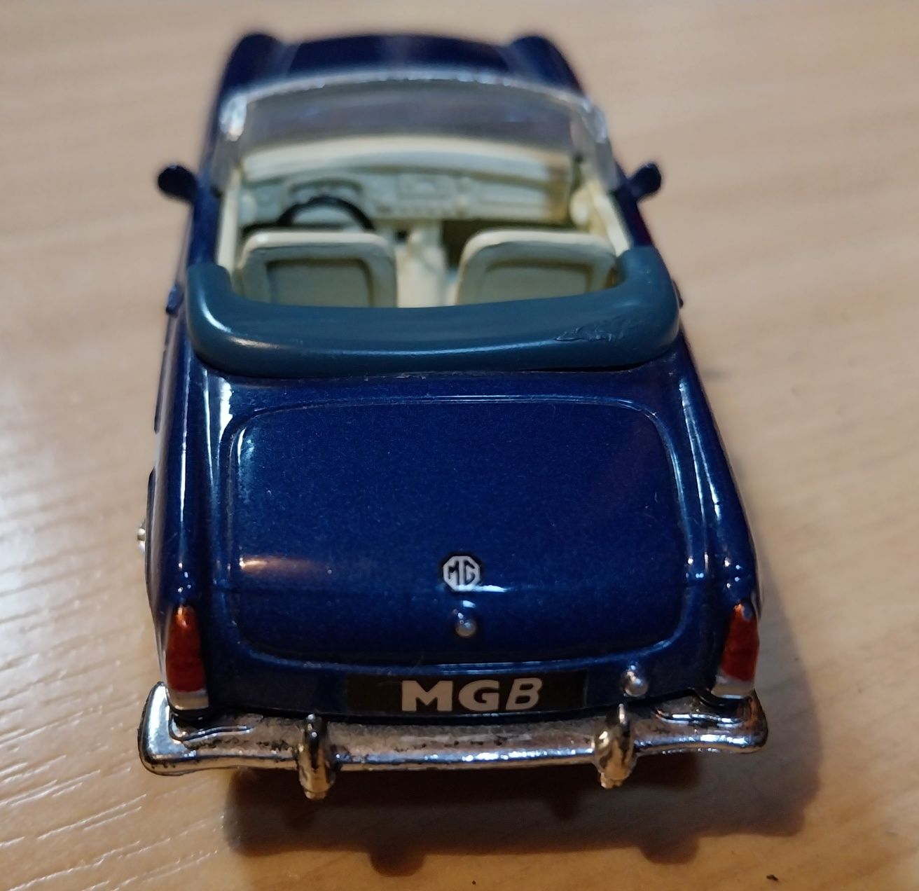 Miniatura Mgb em escala 1/43