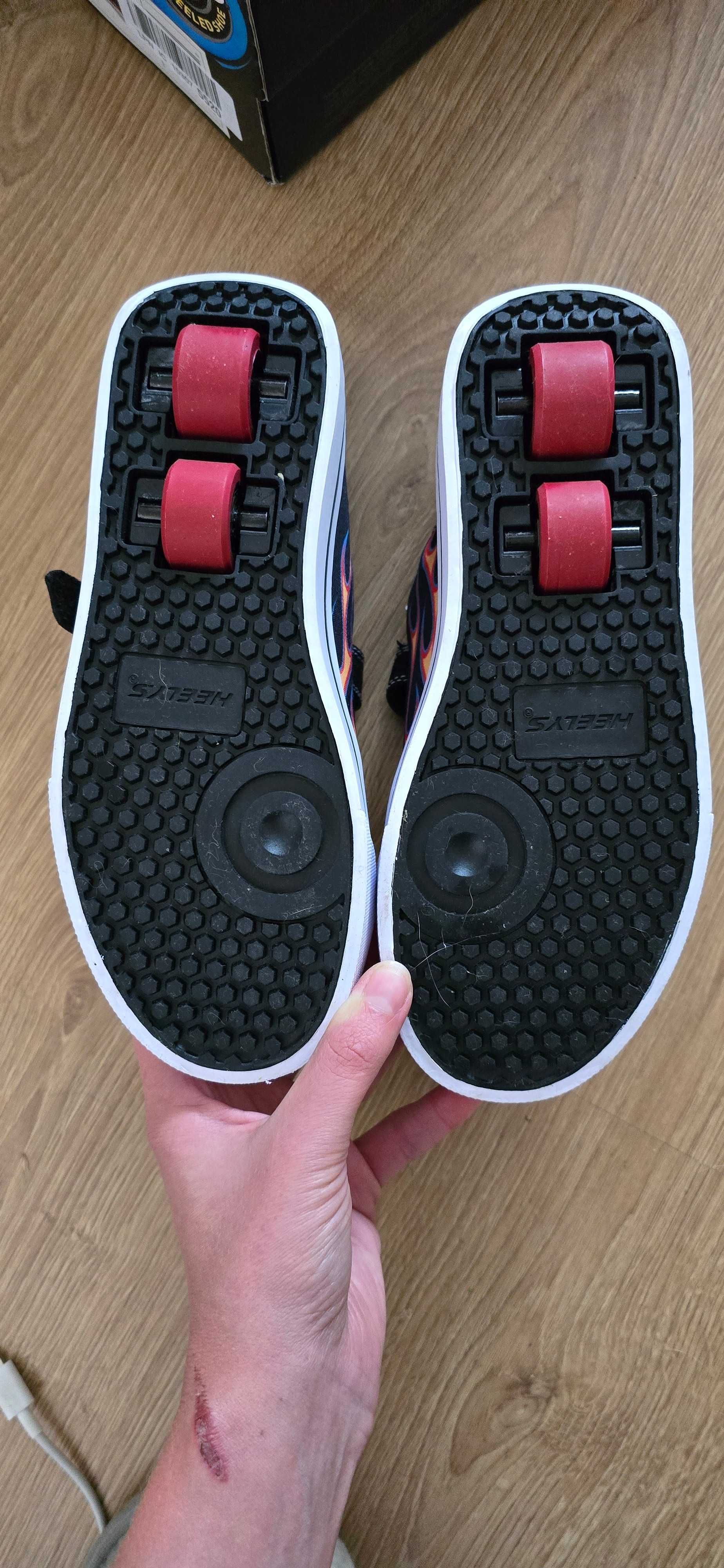 Sapatos Heelys com rodas 34 novos