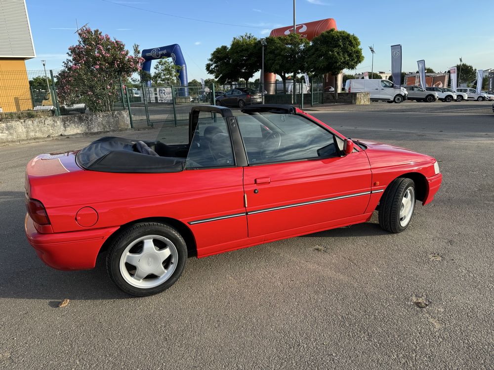 Ford Escort 1.4 Luxury Cabriolet – Clássico Certificado (1994)