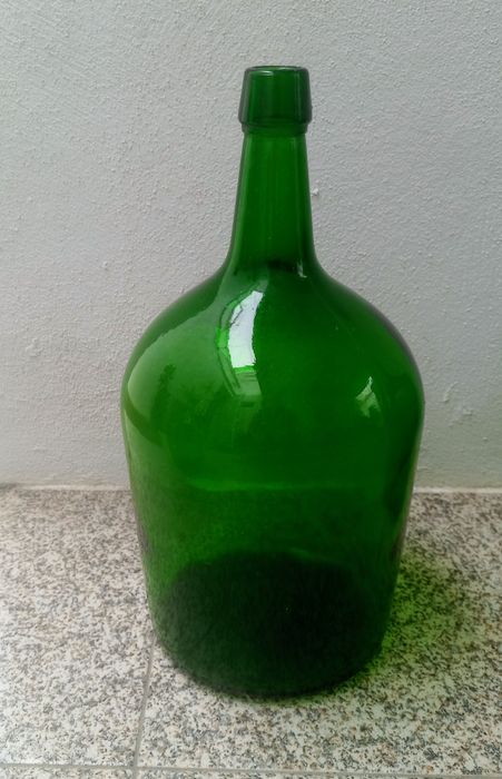 Garrafões vidro (5litros) diversas cores.