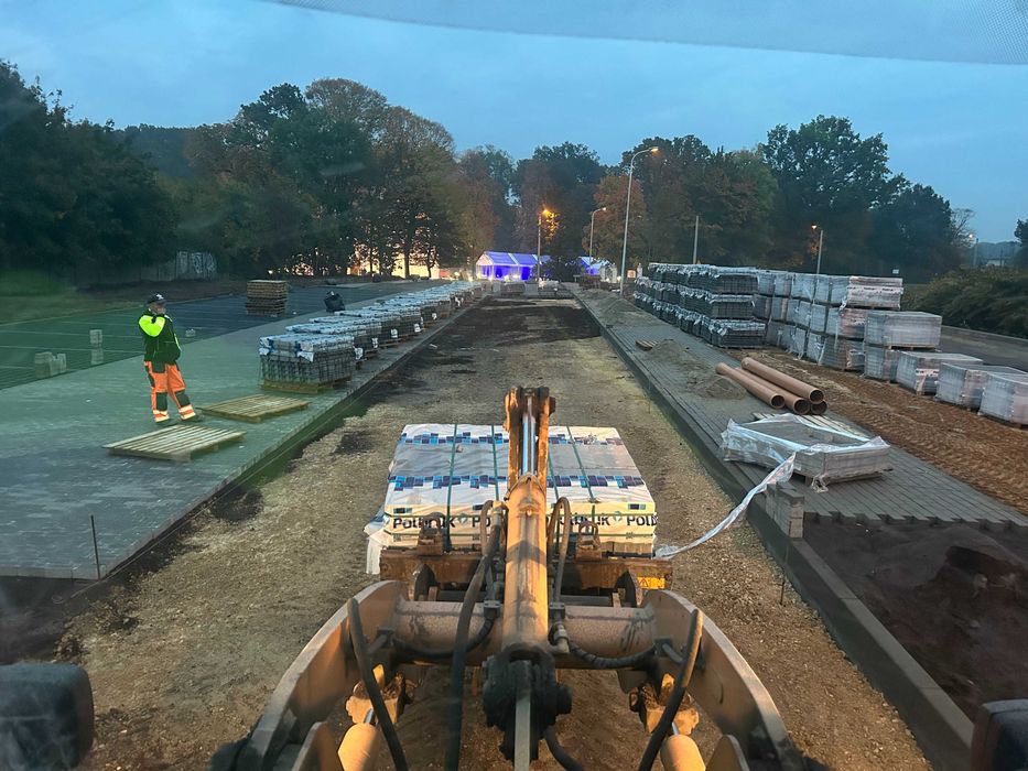 BRUK / układanie kostki / KANALIZACJA / Roboty Ziemne / WYBURZENIA