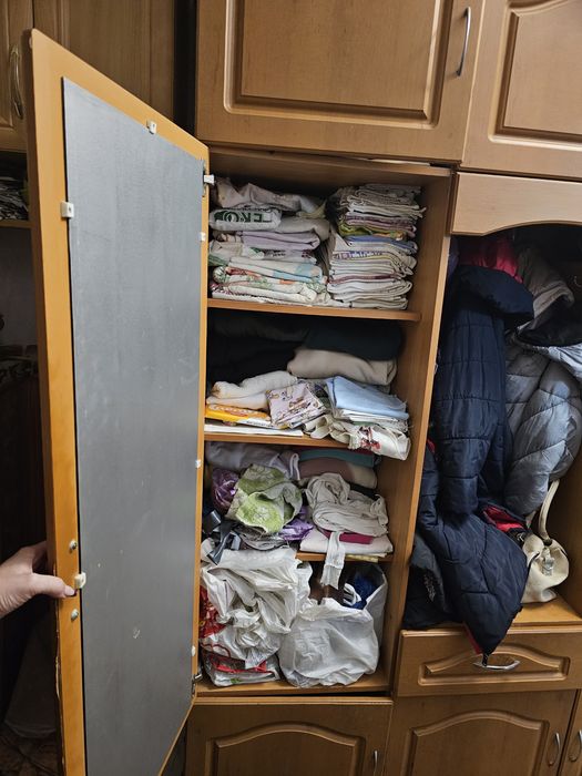 Шкаф і тумбочка в прихожу