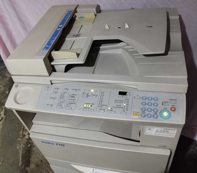 Impressora Konica 7115 em bom estado de conservação