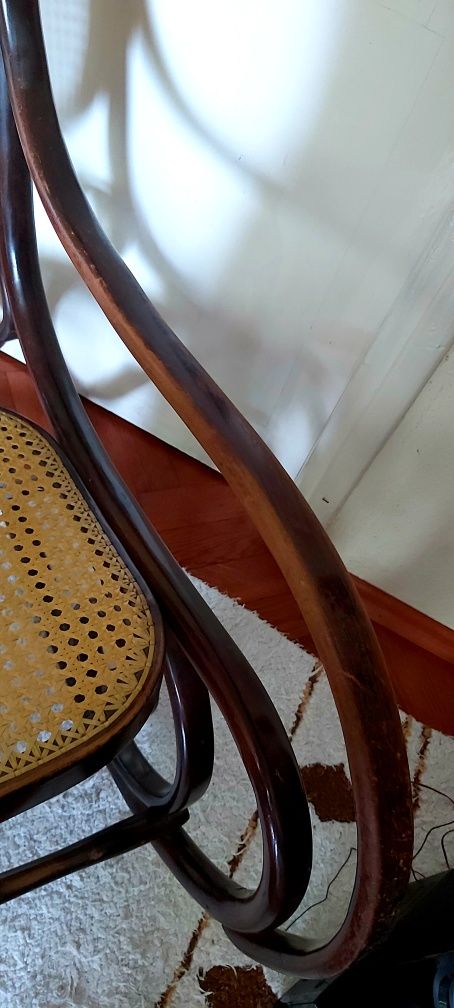 Fotel bujany z rattanem