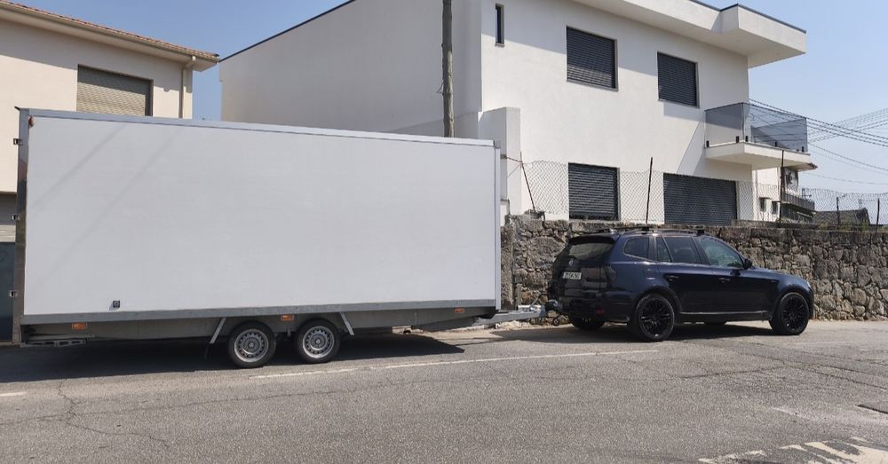 Reboque fechado 3500kg