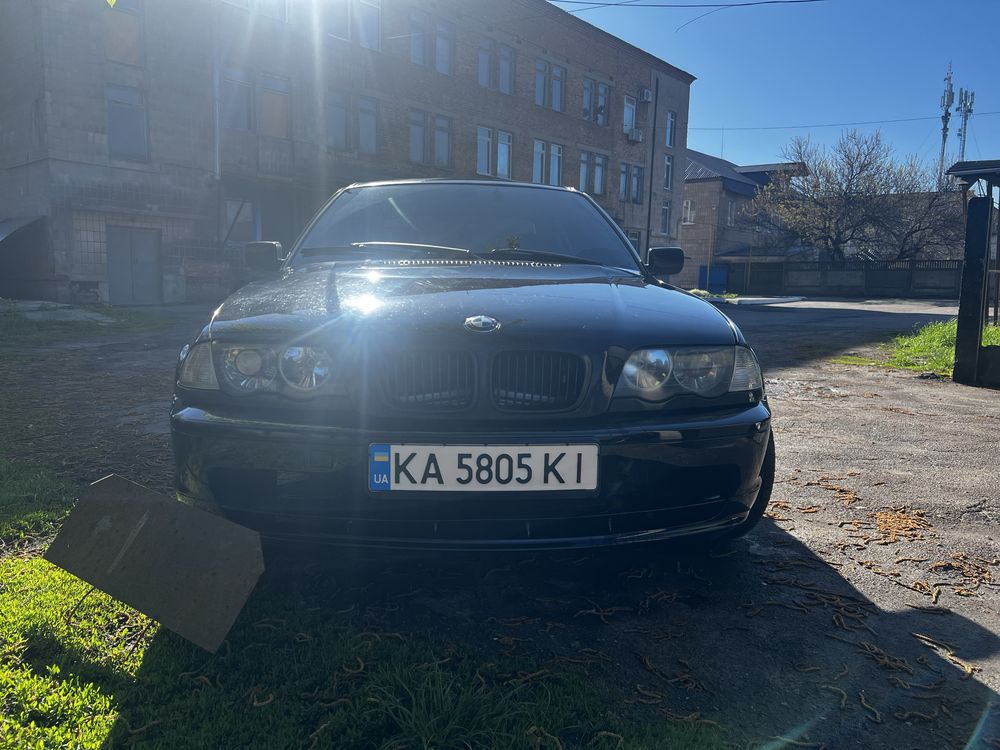 Продаю BMW 320i  2.0 бензин