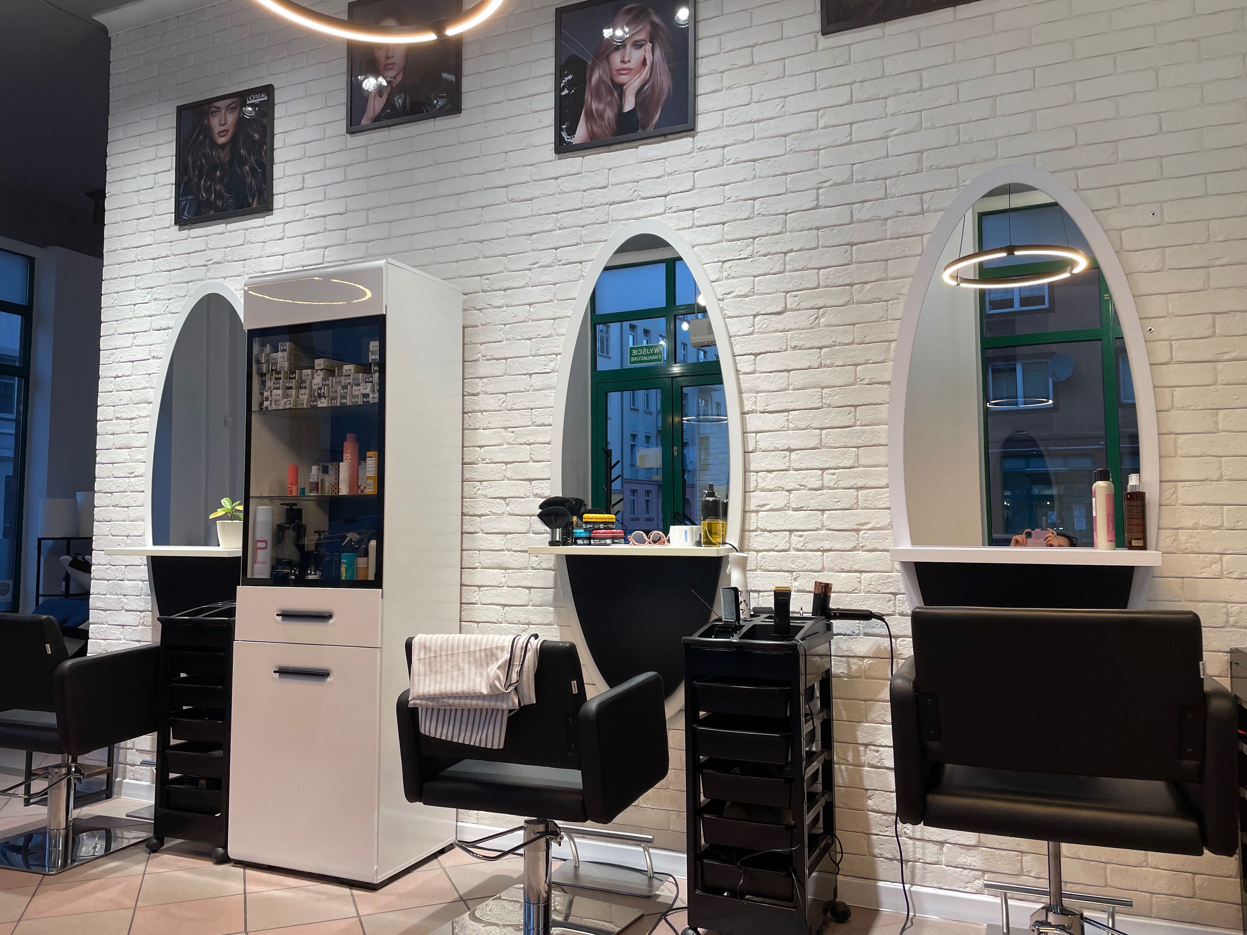 Odstąpię salon fryzjersko-kosmetyczny 52 m² – atrakcyjna cena