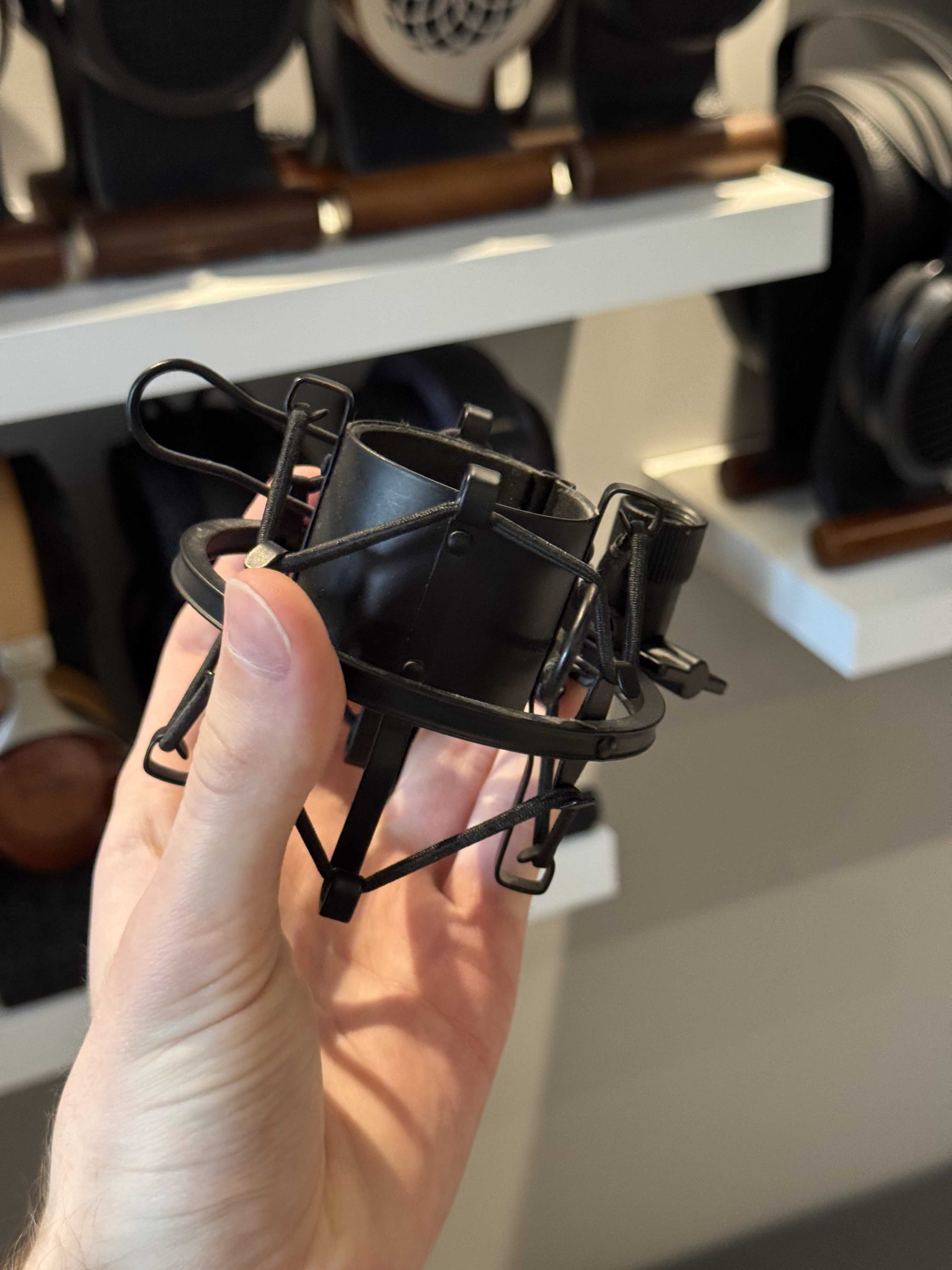 Koszyk antywstrząsowy na gumkach do mikrofonu studyjnego – shock mount