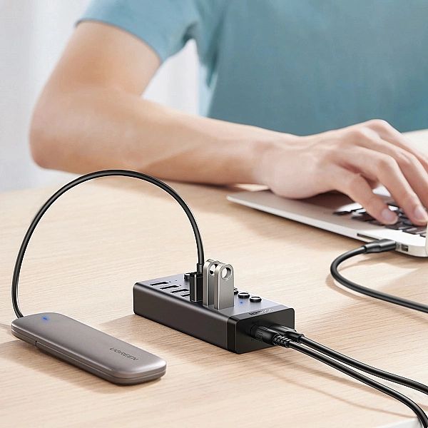 Ugreen wielofunkcyjny HUB 7w1 USB Typ C - 7x USB Typ A 3.0 PD DC 12V s