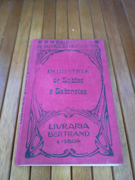 Antigo Livro Industria de Sabões e Sabonetes