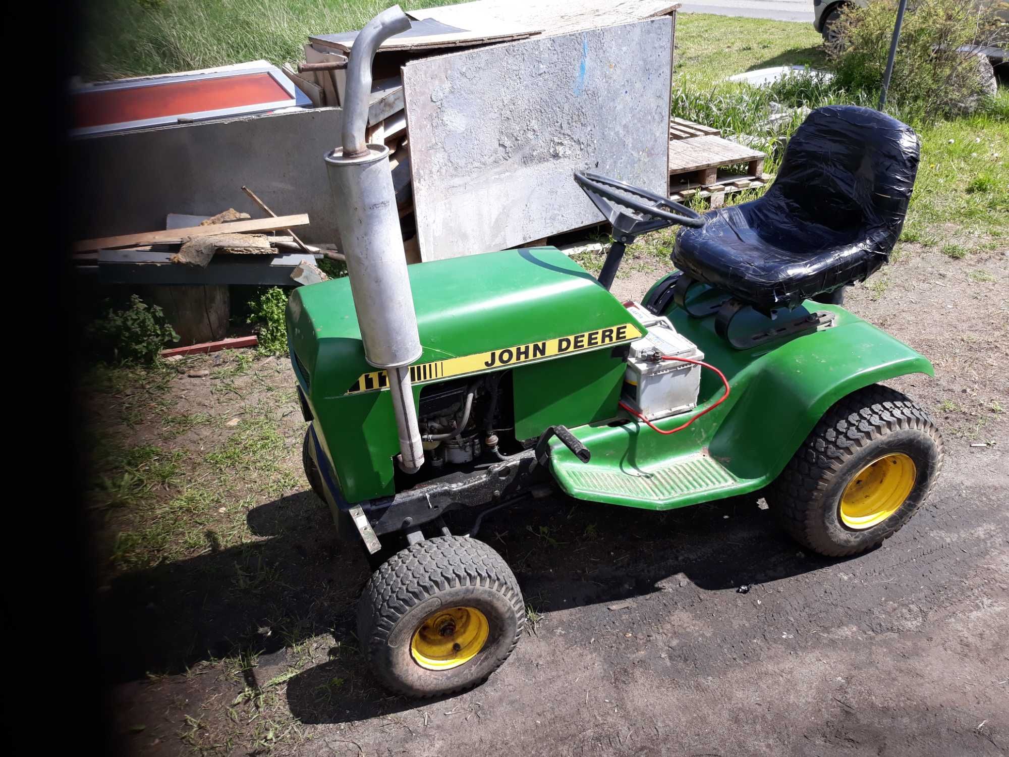 John Deere 111 traktorek