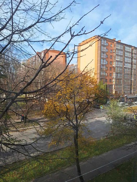 2кімнатна  квартира, середній поверх. a