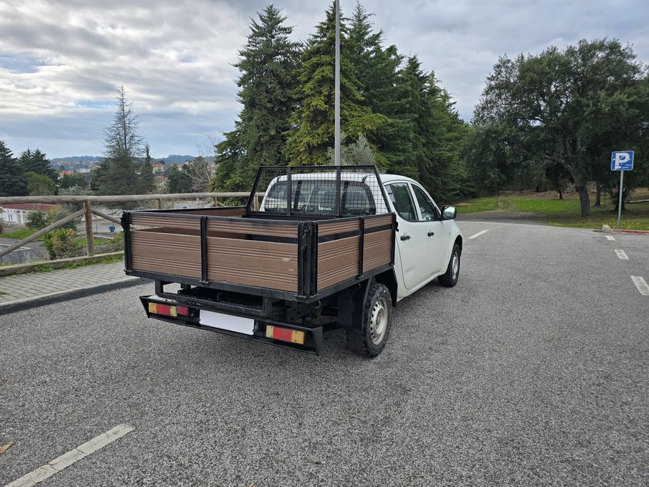 Mitsubishi L200 2.5 DI-D AC Cabine Dupla 5 Lugares 128cv 4x2 Nacional
