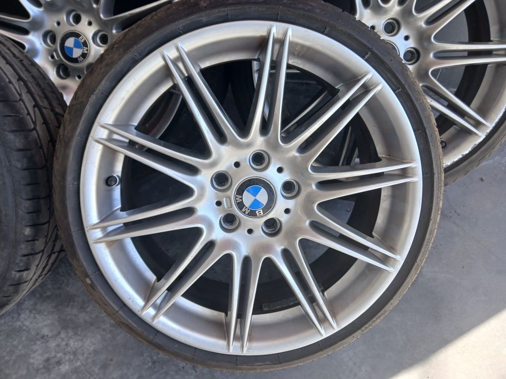 Jantes 19 BMW com pneus Pirelli P Zero-255/30R19
