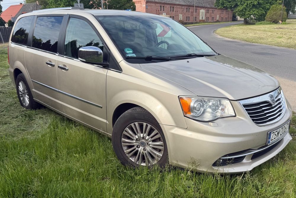 Lancia Voyager Lancia Voyager 2.8CRD Platinum Szczecin