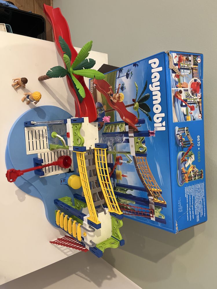Zestaw playmobil i pudelko 6670 zjezdzalnia basen