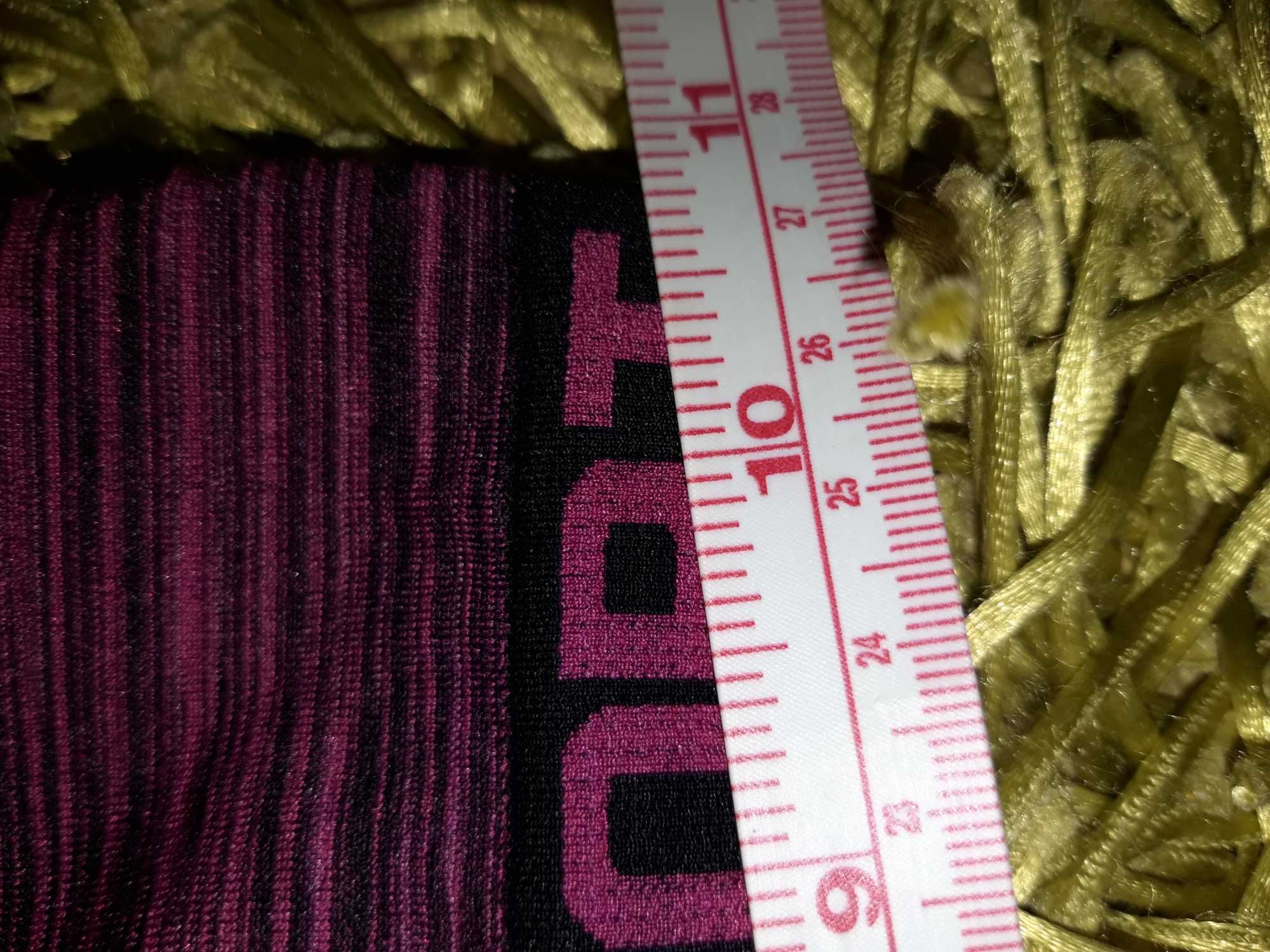 Top desportivo preto e rosa choc elástico em ótimo estado